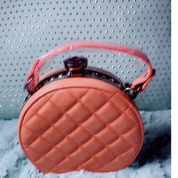 Not Your Chanel Bag 🍑 - Picture 4 of 9